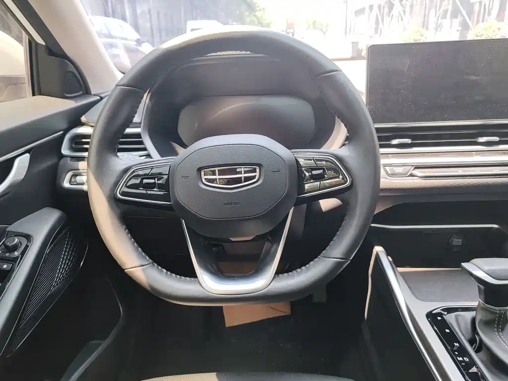 Geely Emgrand 2022 — фото 11
