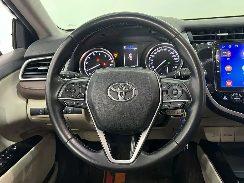 Toyota Camry 2018 — фото 18