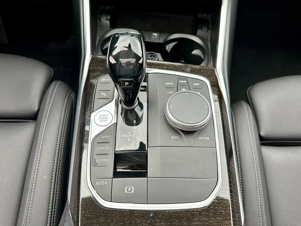 BMW 3 Series 2019 — фото 17
