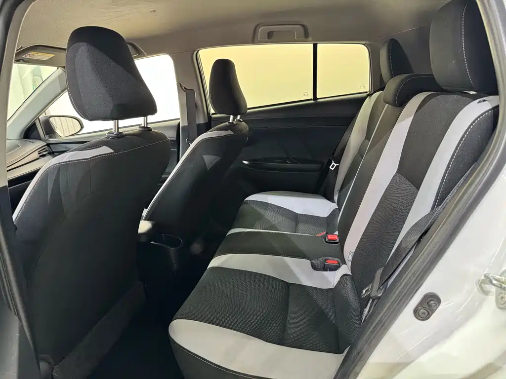 Toyota Yaris L 2022 — фото 17