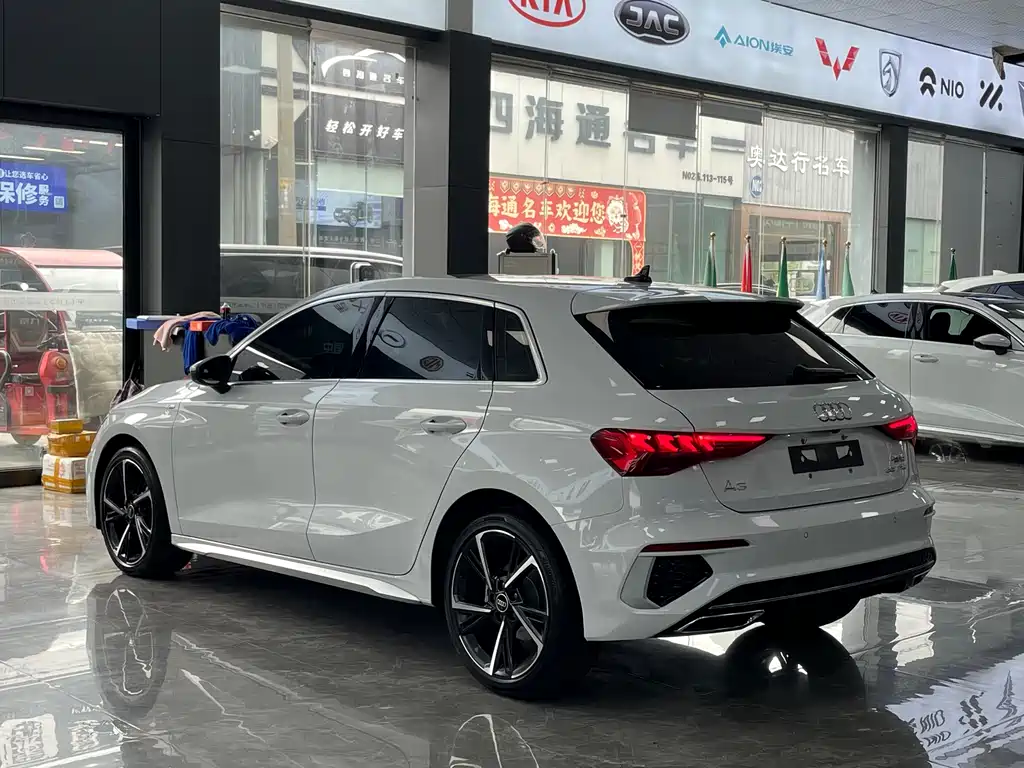 Audi A3 2023 — фото 13