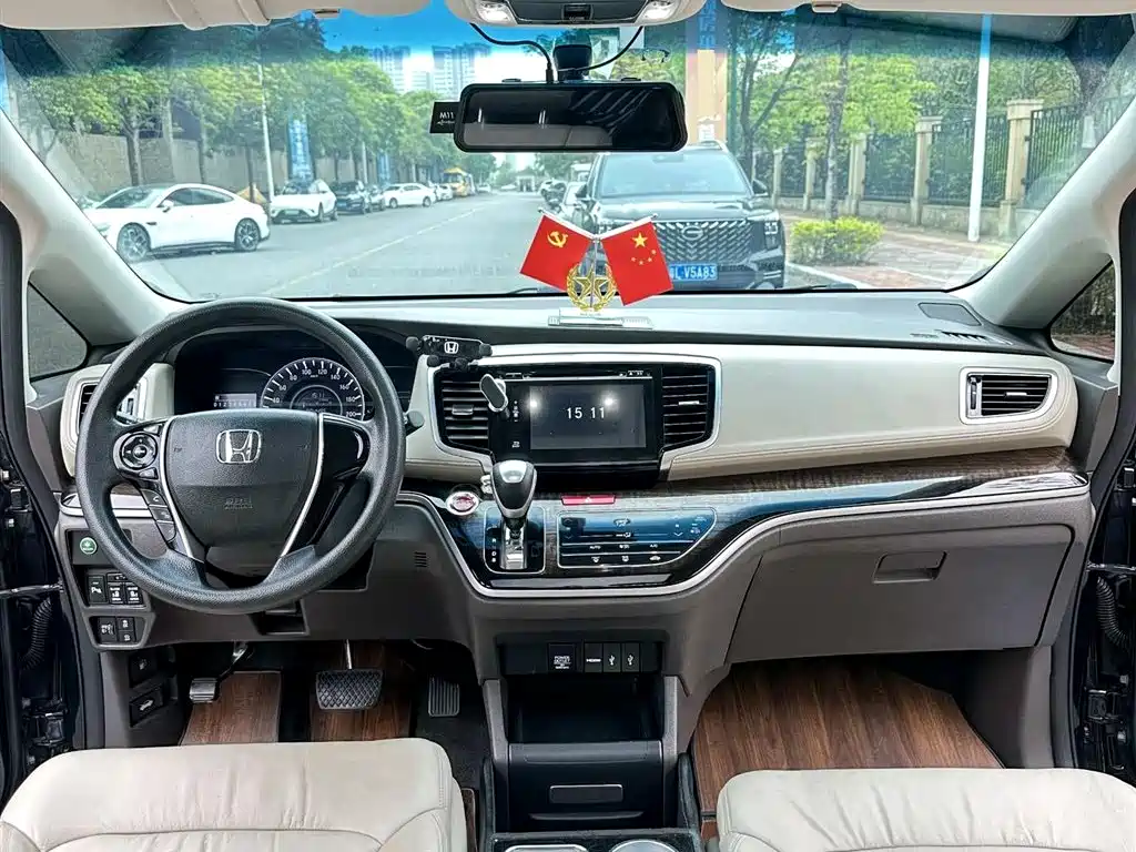 Honda Odyssey 2017 — фото 15