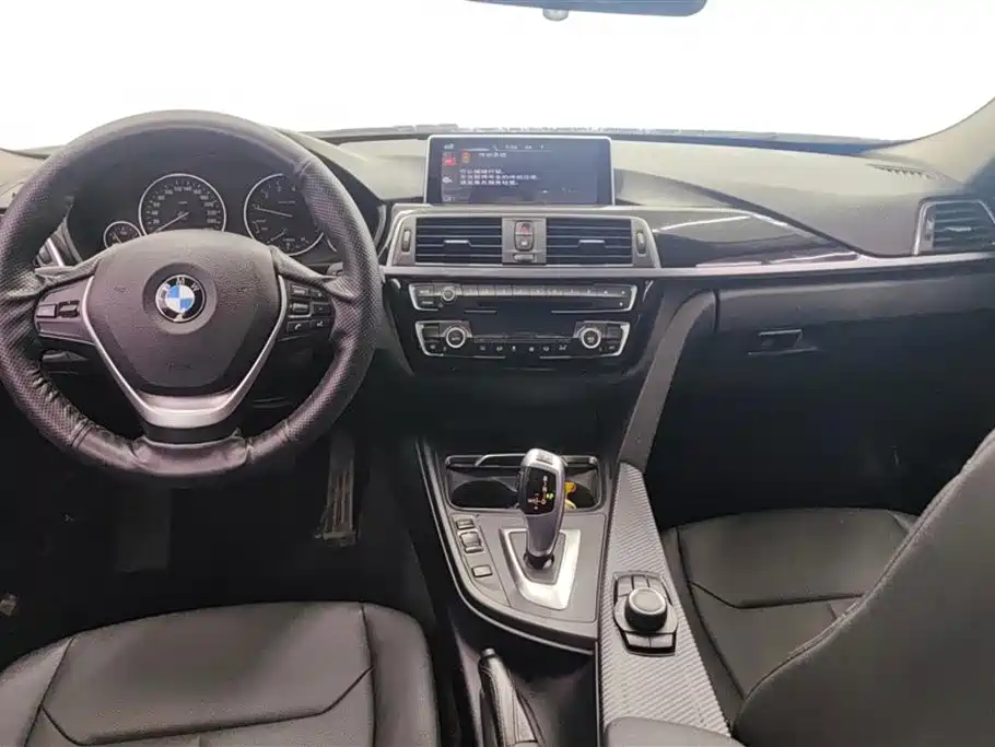 BMW 3 Series 2017 — фото 12