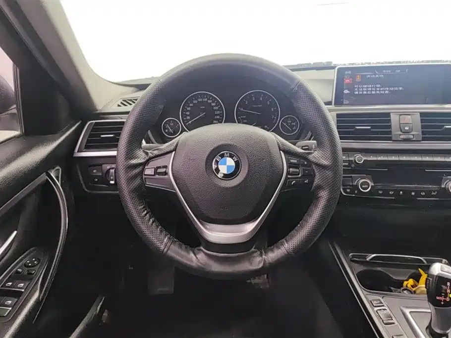 BMW 3 Series 2017 — фото 15