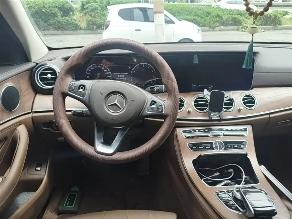 Mercedes-Benz E-Class 2018 — фото 11