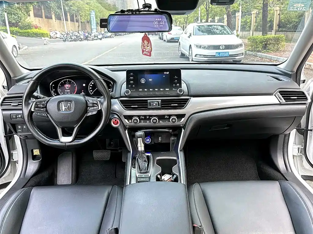 Honda Accord 2020 — фото 10