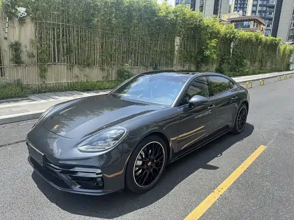 Porsche Panamera 2021