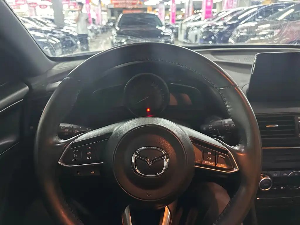 Mazda CX-4 2019 — фото 13