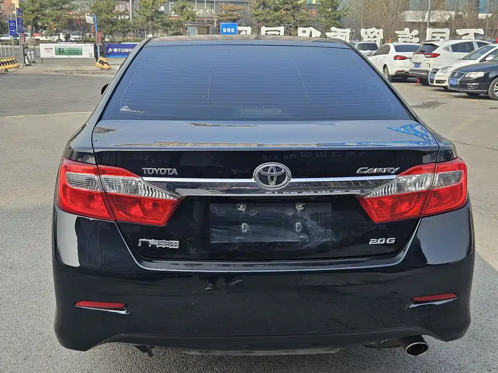 Toyota Camry 2014 — фото 8