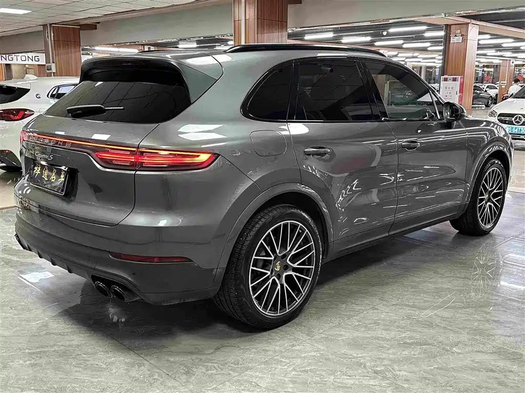 Porsche Cayenne 2019 — фото 9