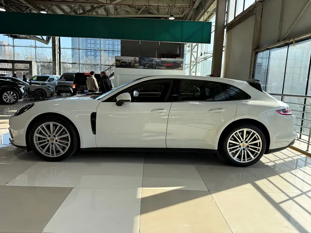 Porsche Panamera 2018 — фото 11