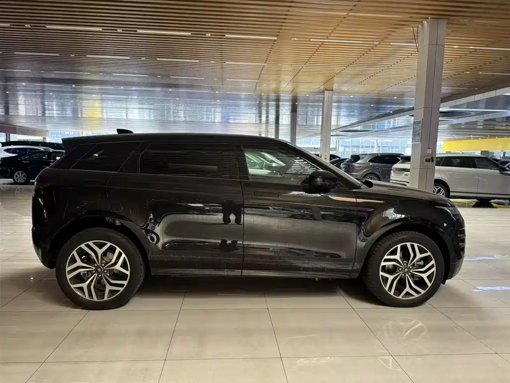 Land Rover Evoque — фото 1