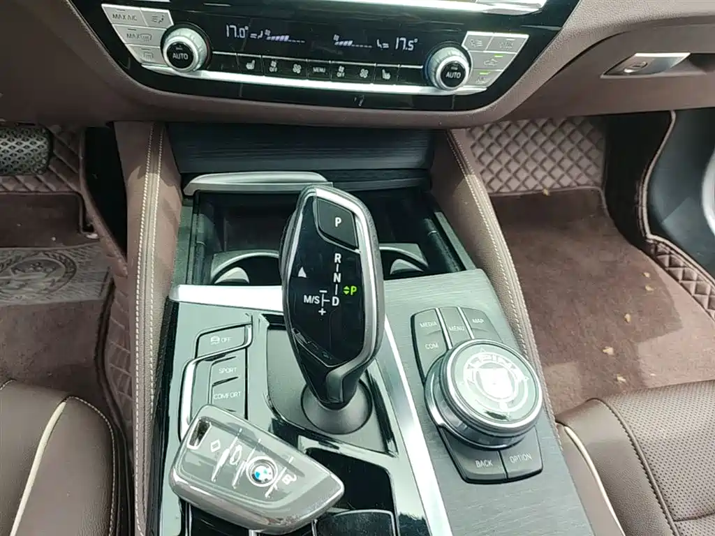 BMW 5 Series 2022 — фото 14