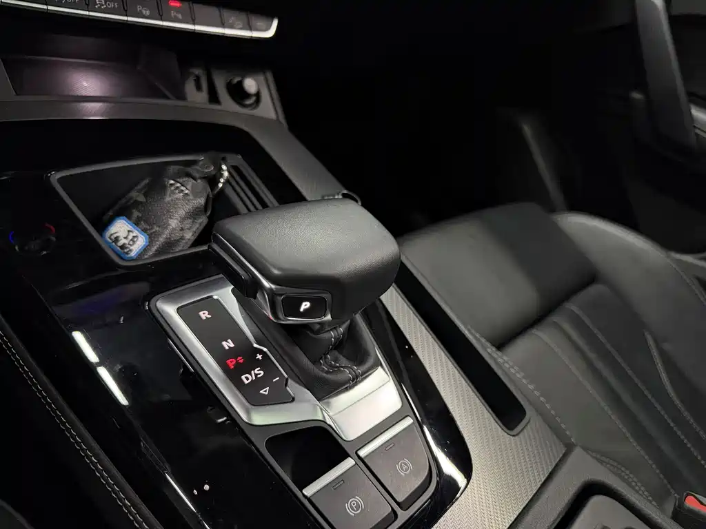 Audi Q5L 2022 — фото 14