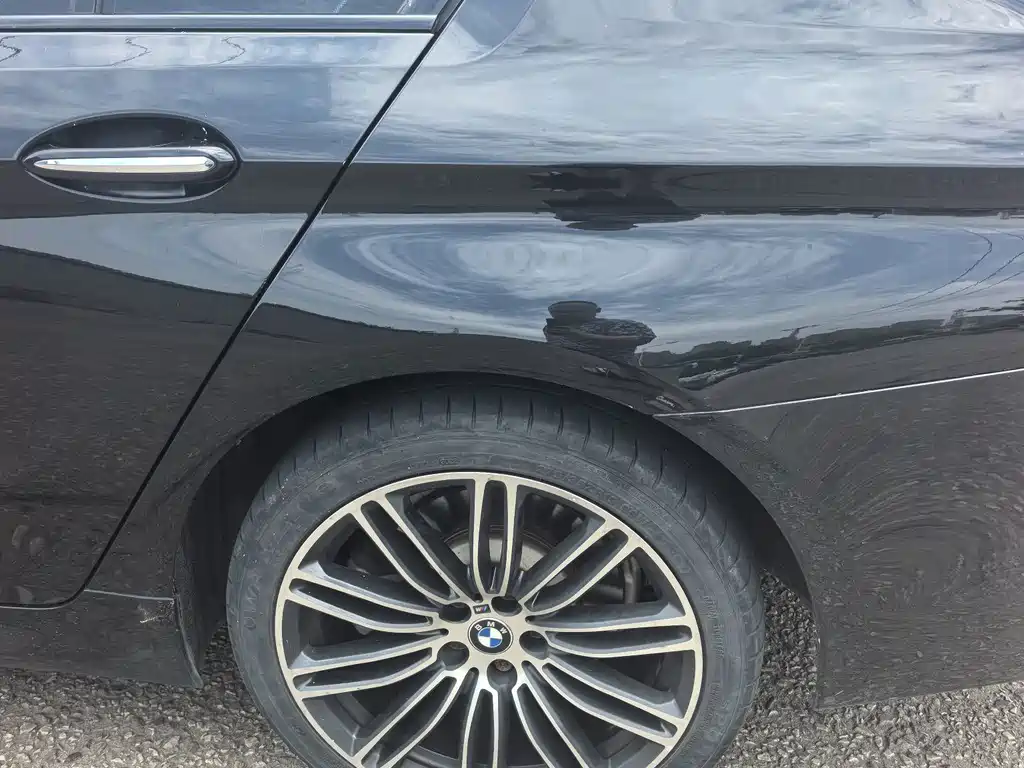 BMW 5 Series 2018 — фото 13