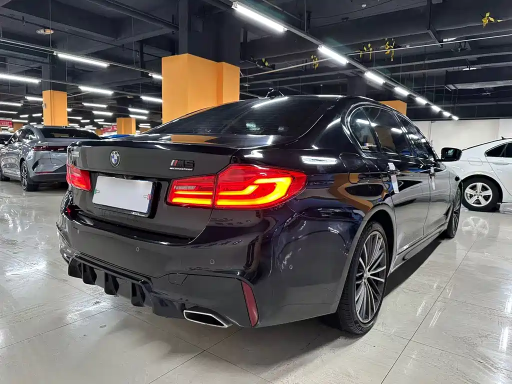 BMW 5 Series 2019 — фото 15