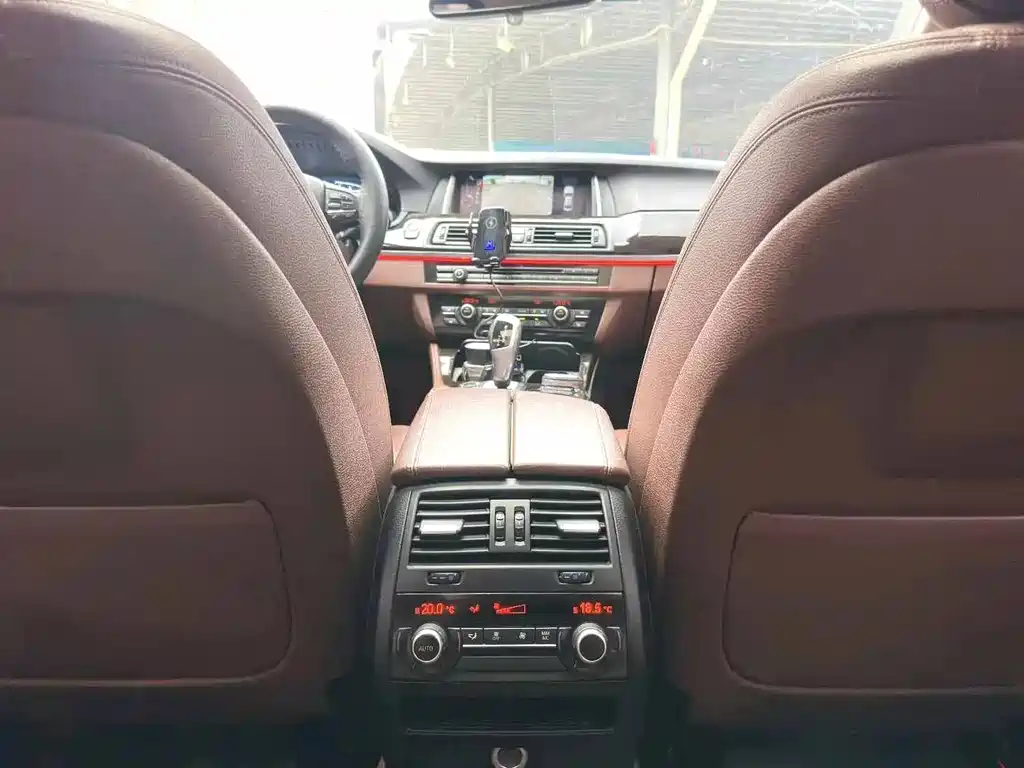 BMW 5 Series 2015 — фото 12
