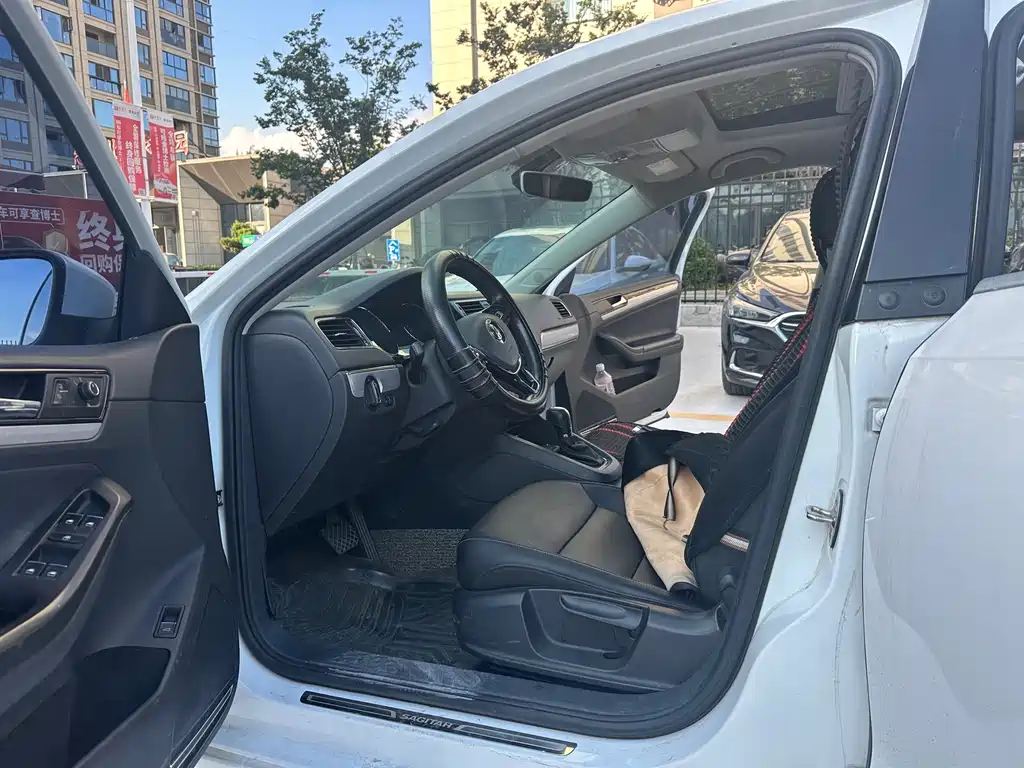 Volkswagen Sagitar 2018