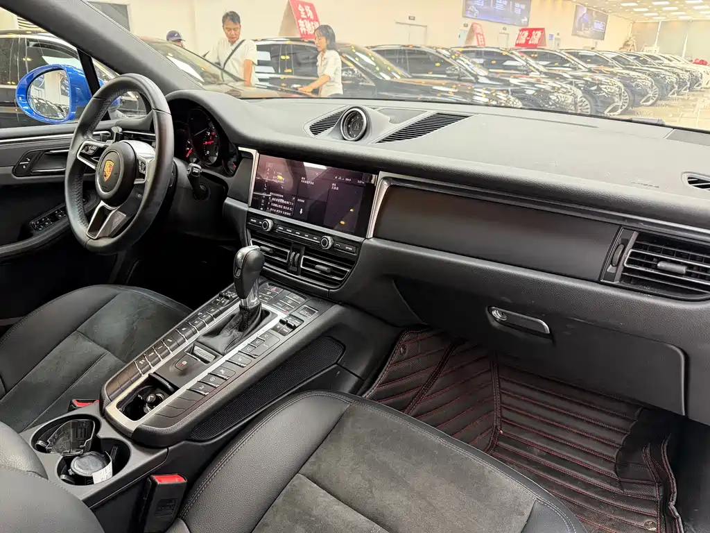 Porsche Macan 2019 — фото 17