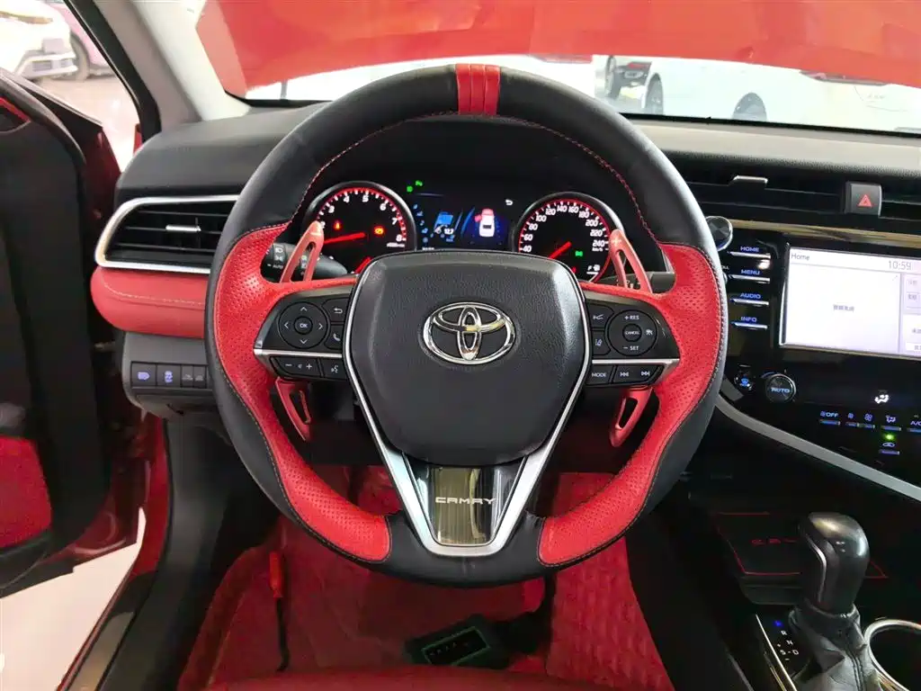 Toyota Camry 2018 — фото 11