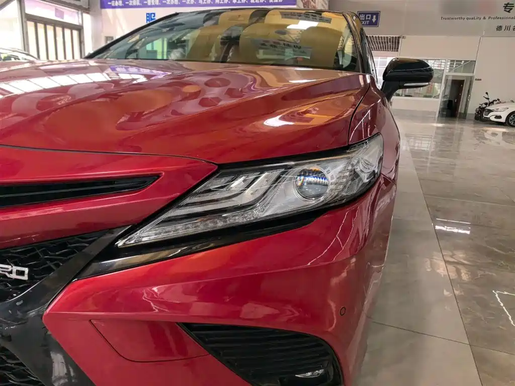 Toyota Camry 2018 — фото 24