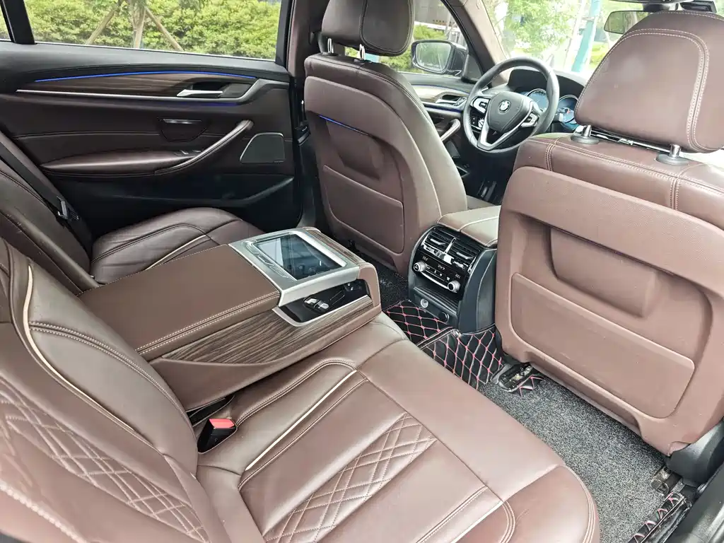 BMW 5 Series 2018 — фото 12