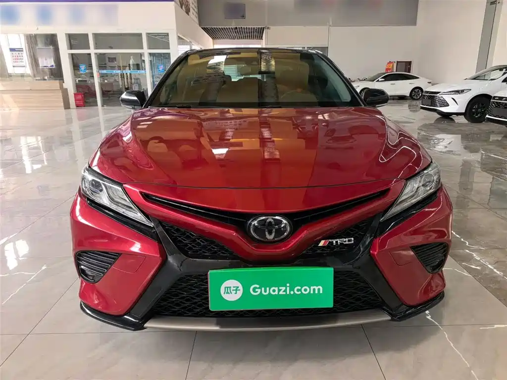 Toyota Camry 2018 — фото 3