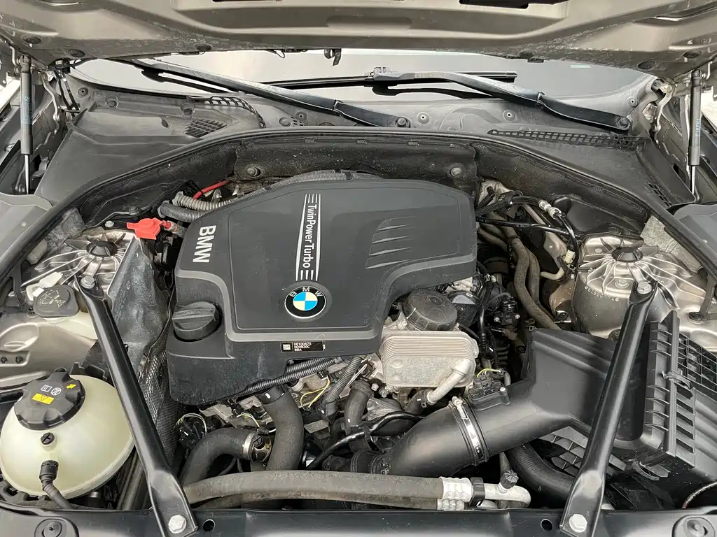 BMW 5 Series 2015 — фото 14