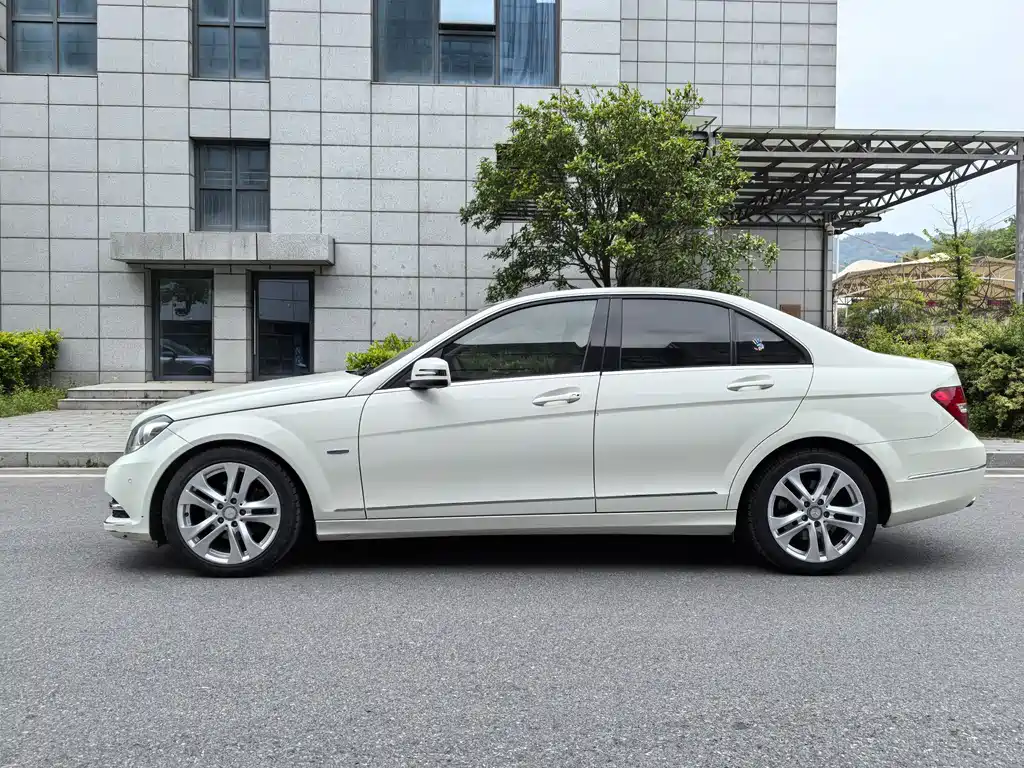 Mercedes-Benz C-Class 2011 — фото 7