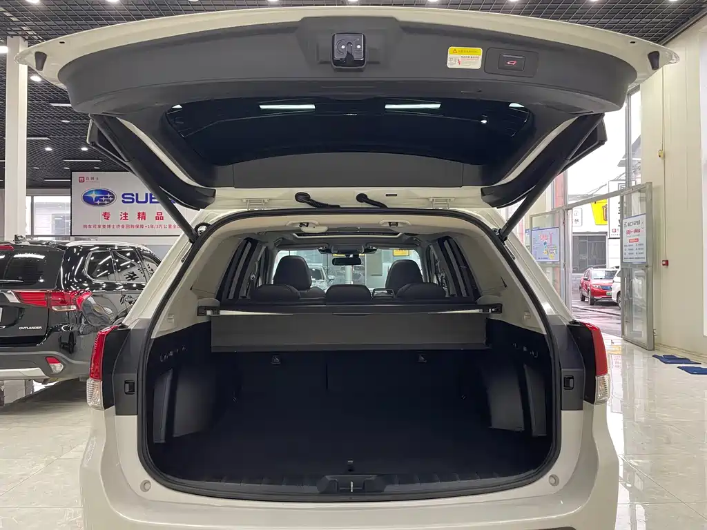 Subaru Forester 2023 — фото 18