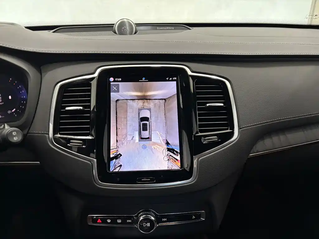 Volvo XC90 2024 — фото 18
