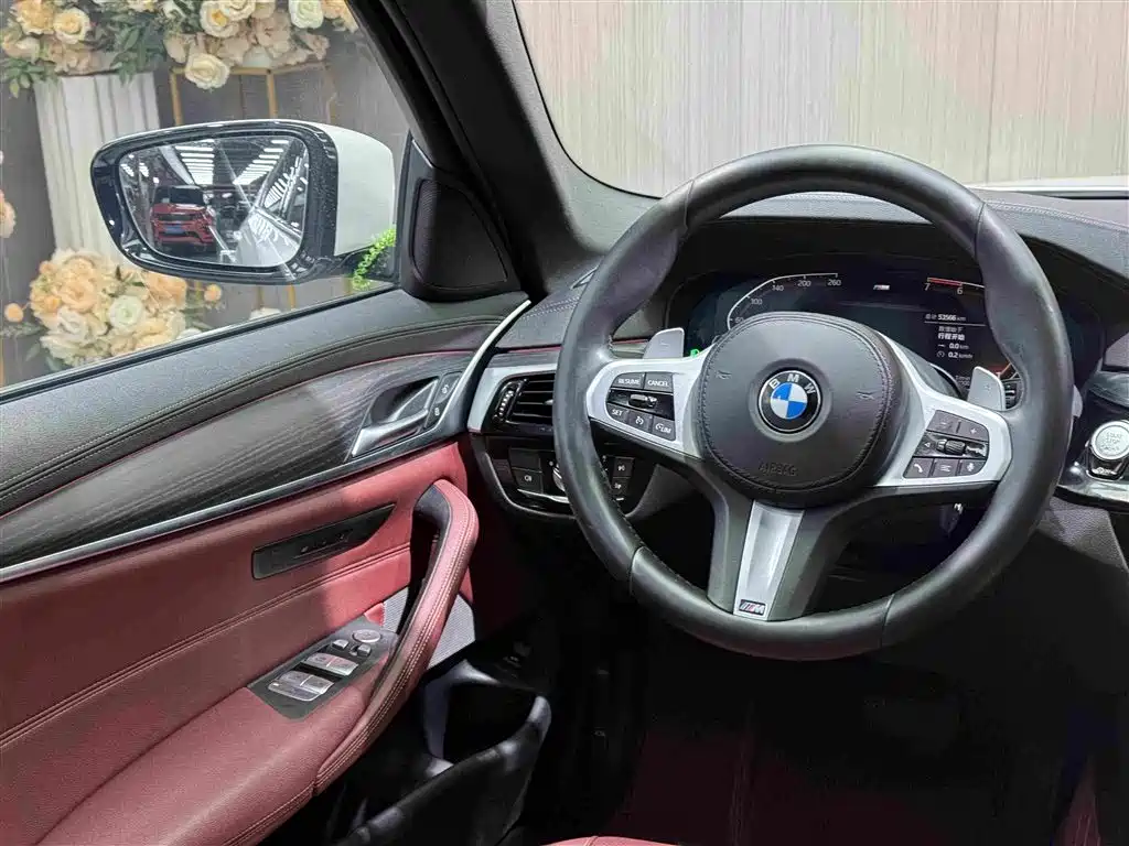 BMW 5 Series 2021 — фото 19