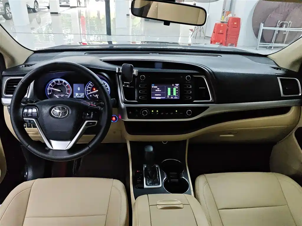 Toyota Highlander 2018 — фото 6