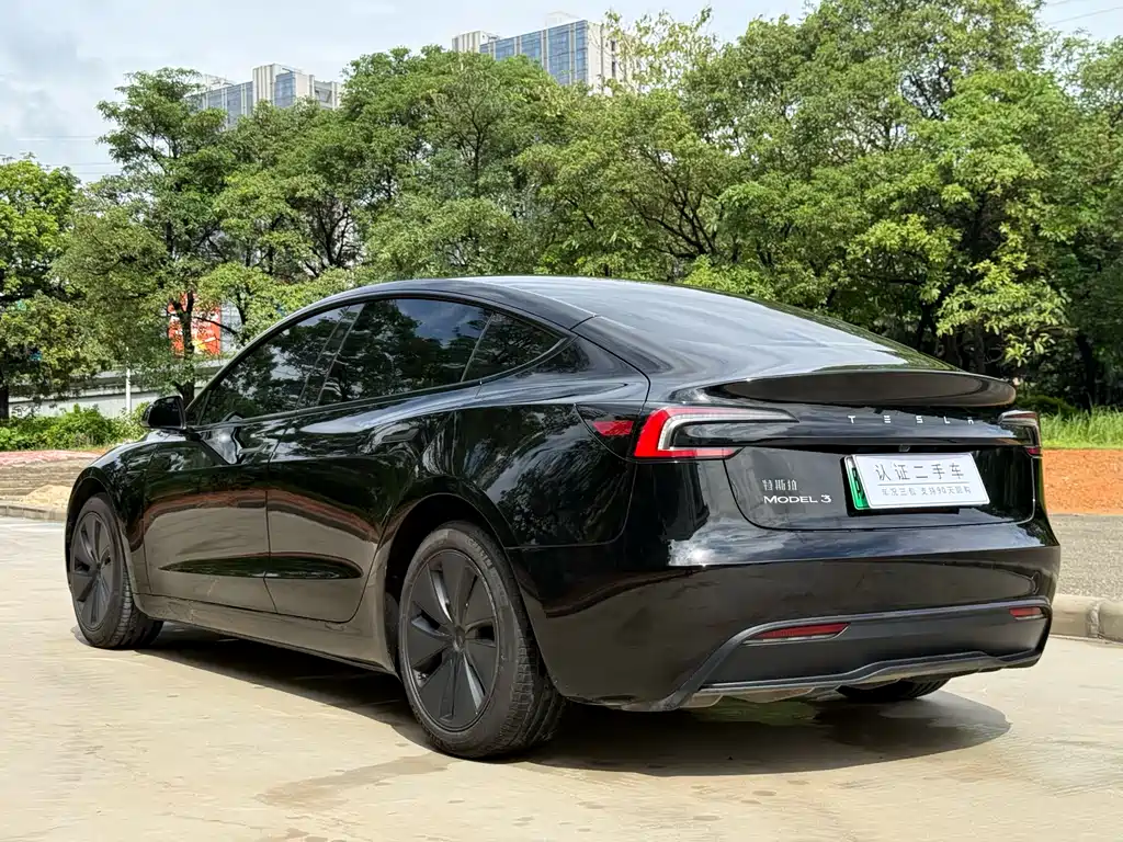 Tesla Model 3 2023 — фото 17