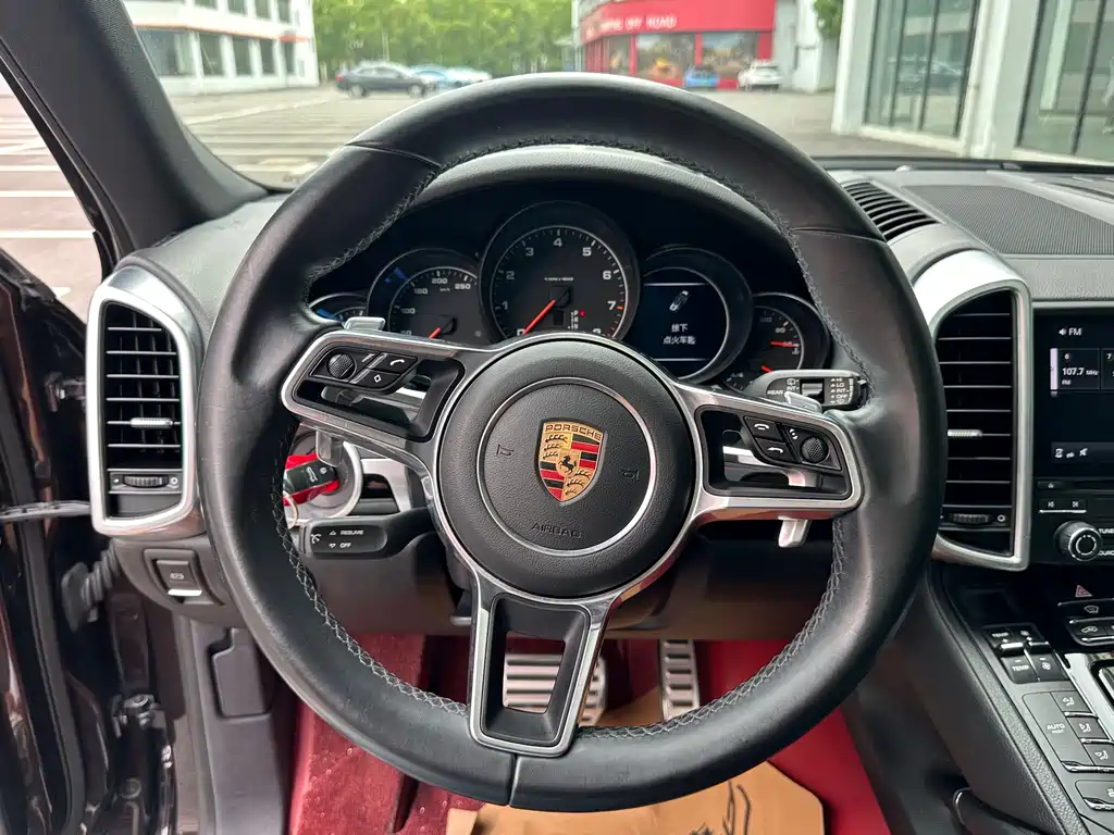 Porsche Cayenne 2017 — фото 8