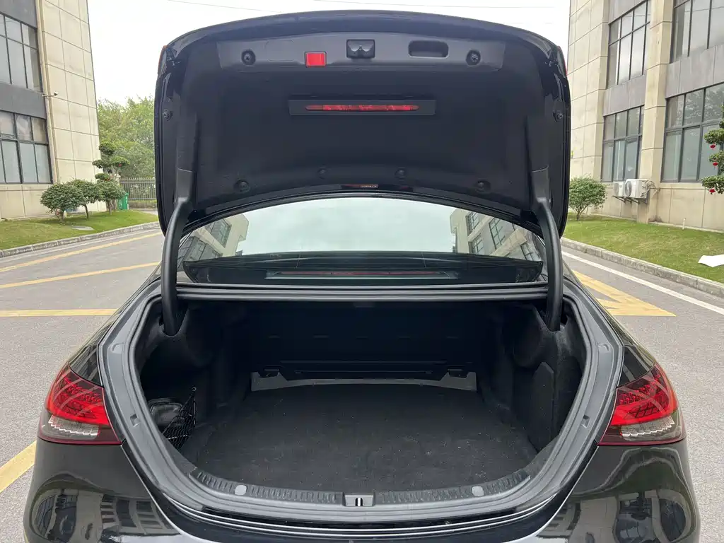 Mercedes-Benz E-Class 2020 — фото 18