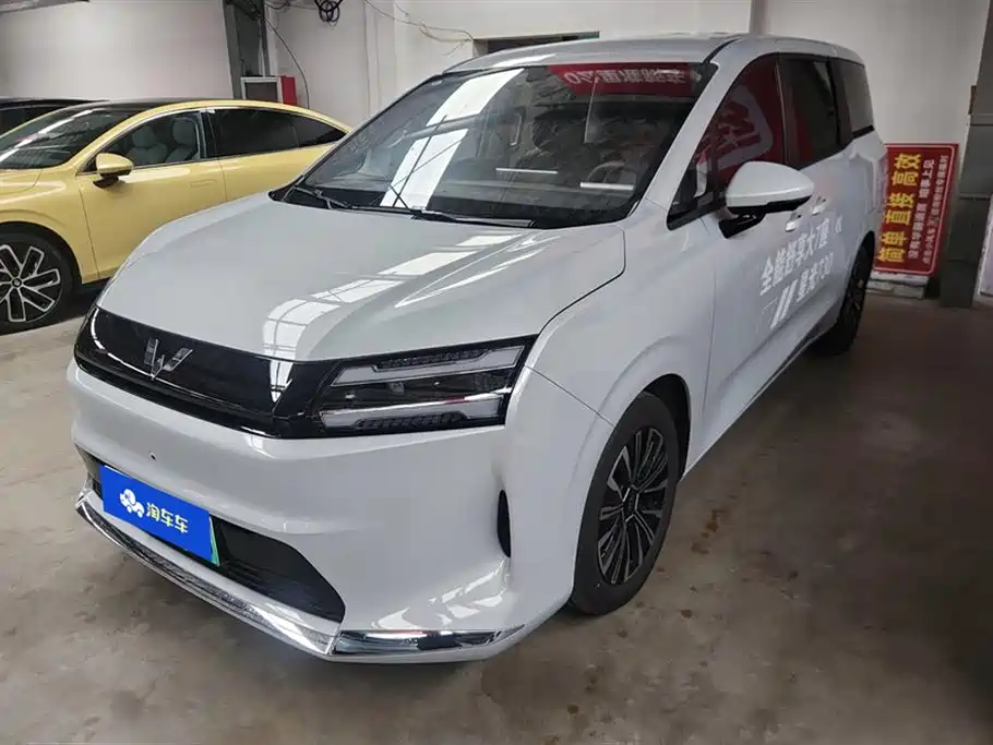 Wuling Starlight 730 EV 2025
