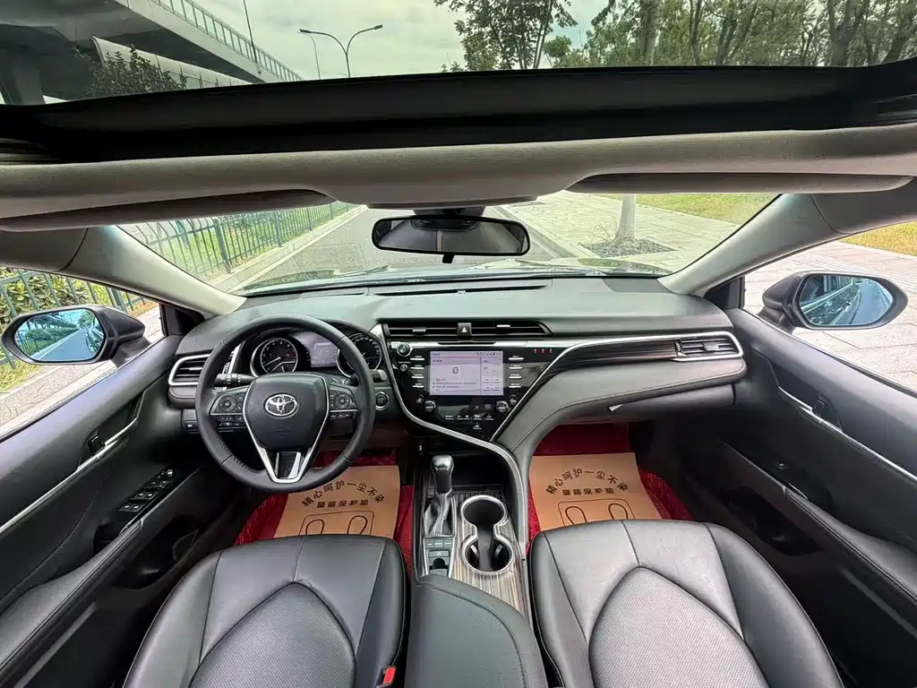Toyota Camry 2018 — фото 11