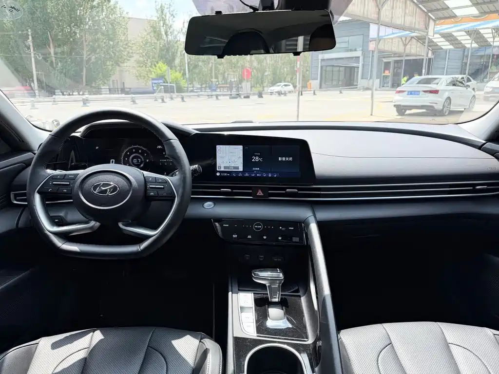 Hyundai Elantra 2022