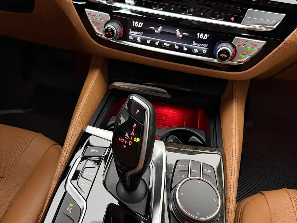 BMW 5 Series 2020 — фото 14