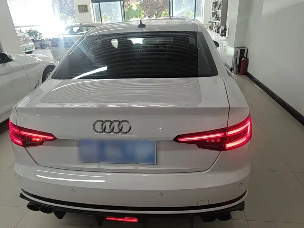Audi A4L 2019