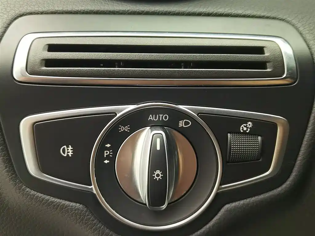 Mercedes-Benz C-Class 2018 — фото 21