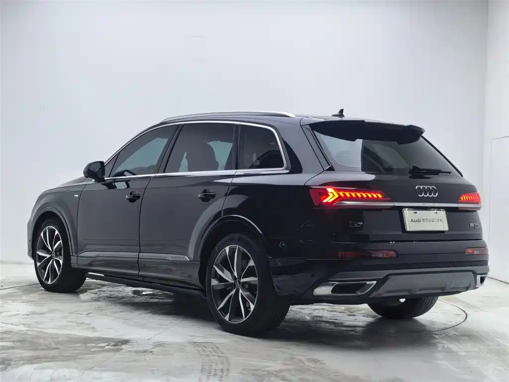 Audi Q7 2023 — фото 6