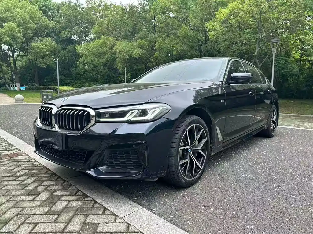 BMW 5 Series 2022 — фото 1