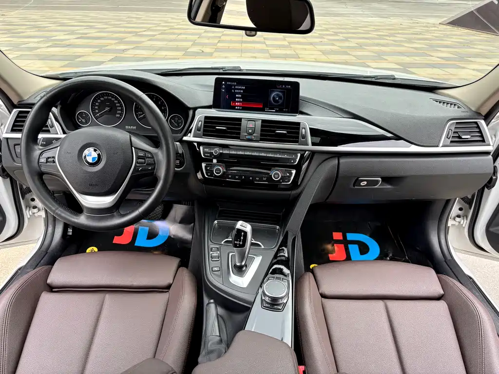 BMW 3 Series 2019 — фото 21