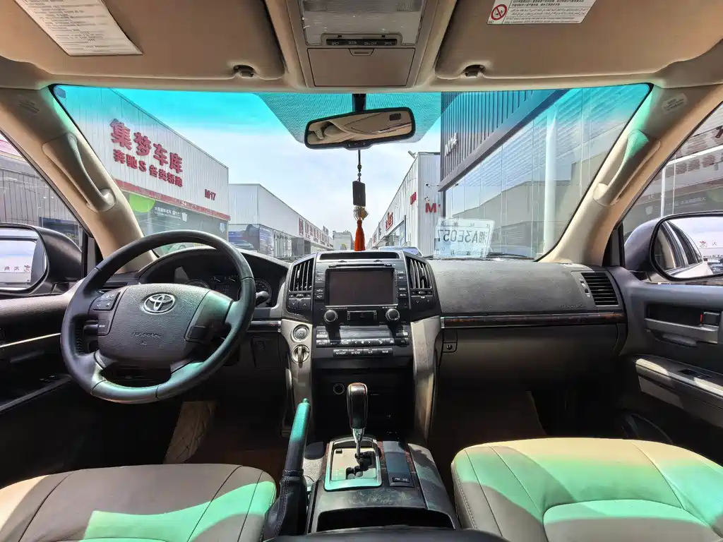 Toyota Land Cruiser 2012