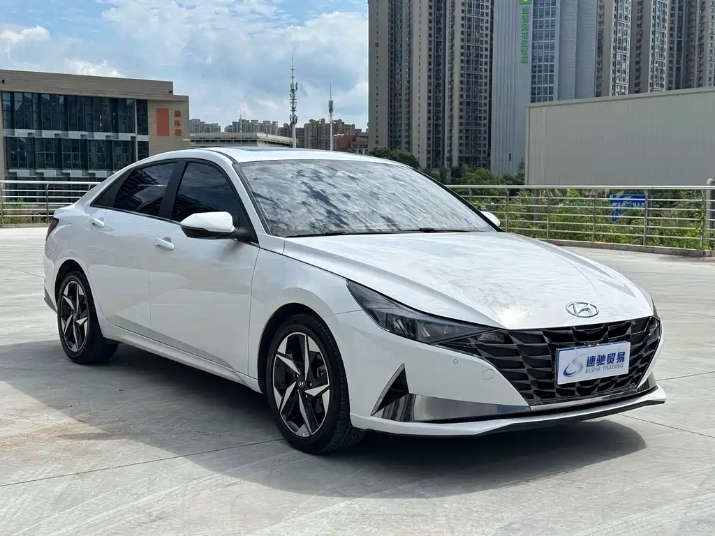 Hyundai Elantra 2023 — фото 3