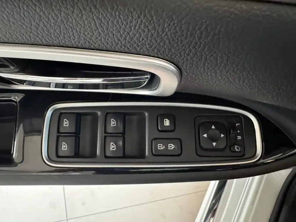 Mitsubishi Outlander 2022 — фото 15
