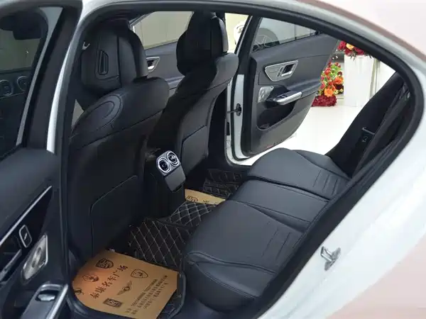 Mercedes-Benz C-Class 2024