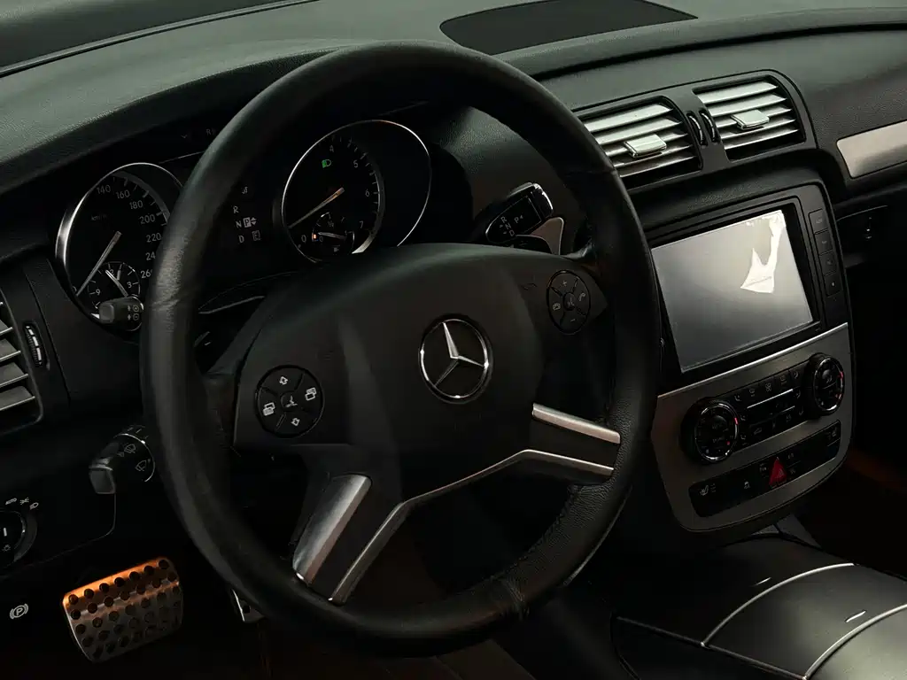 Mercedes-Benz R-Class 2016 — фото 11